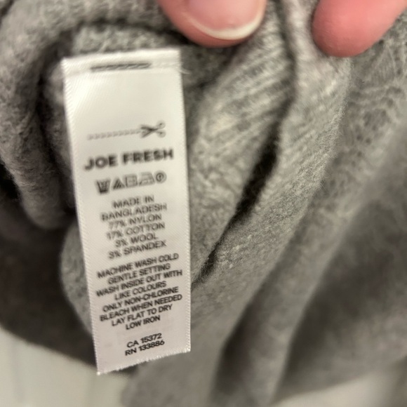 Joe Fresh Grey Patterned Sweater with Keyhole Back, Sz XL - Picture 5 of 6